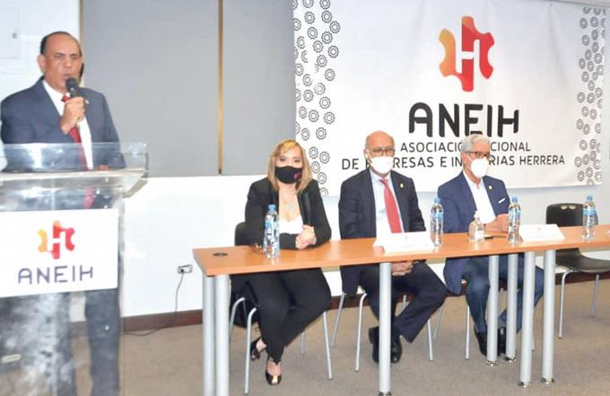 Industriales de Herrera proponen un plan de incentivos para recuperar los empleos