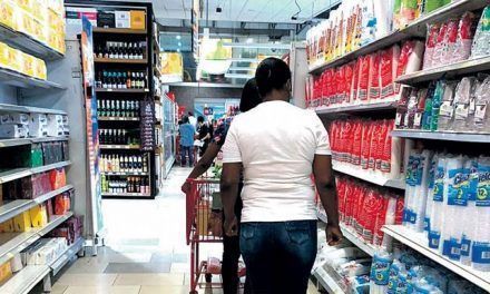 Los «super» crean sus propias marcas