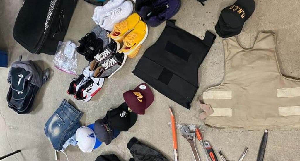 PN apresa a cuatro hombres acusados de sustraer medio millón de pesos en Santiago