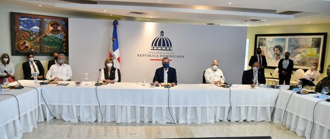 Un mercado, un vertedero y una extensión de la UASD para SDE