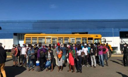 Migración y el Ejército detienen 70 extranjeros indocumentados durante operativo en Santiago