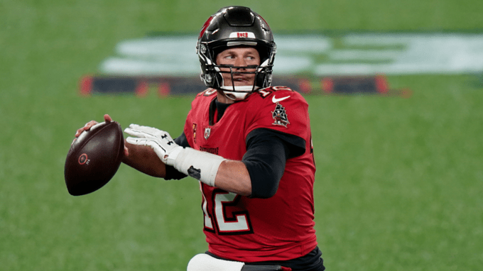 Tom Brady acuerda extensión de contrato con los Buccaneers