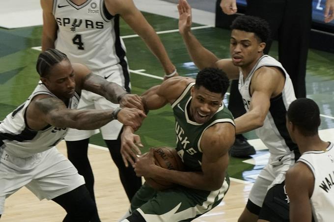 Antetokounmpo tuvo un doble doble y Milwaukee logra sexta victoria consecutiva