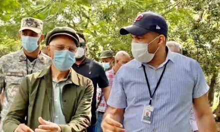 Alcalde Manuel Jiménez califica como exitosa jornada de vacunación en SDE; destaca apoyo del Gobierno