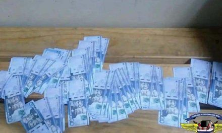 Seguridad del Metro apresa hombre que llevaba 500 mil pesos en papeletas falsas