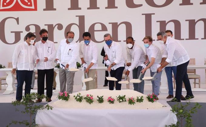 Abinader promete apoyo a peloteros GL para que inviertan en el país