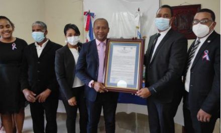 Alcaldía Villa Jaragua reconoce y declara hijo adoptivo a periodista Deivy Pérez