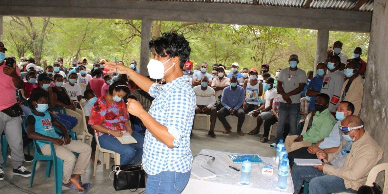 Egehid escucha demandas de moradores de la comunidad de Mucha Agua