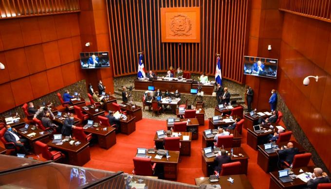 Héctor Acosta y otros senadores firman documento a favor de la vida