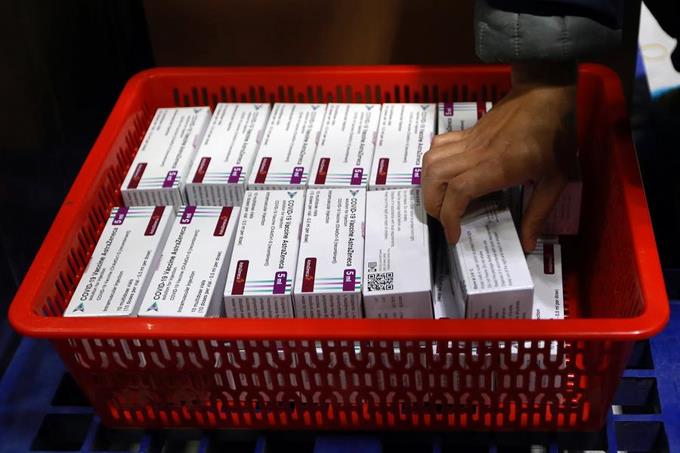 La EMA recomienda seguir administrando la vacuna de AstraZeneca en la UE