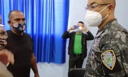 Entregan a las autoridades acusado de ultimar a raso de la Policía en La Vega