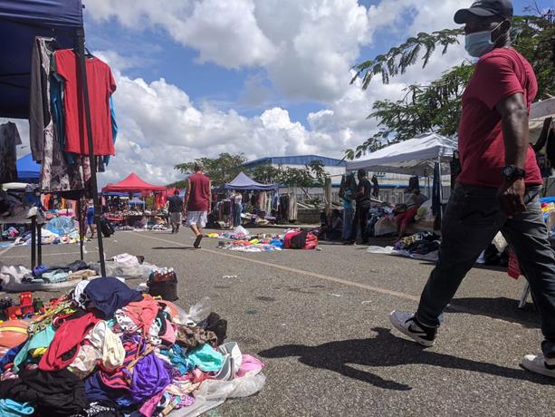Lejanía afecta ventas en Mercado de la Pulga