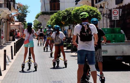 Empresa cuestiona se haya dado “riendas sueltas” al alquiler de patinetas en Ciudad Colonial