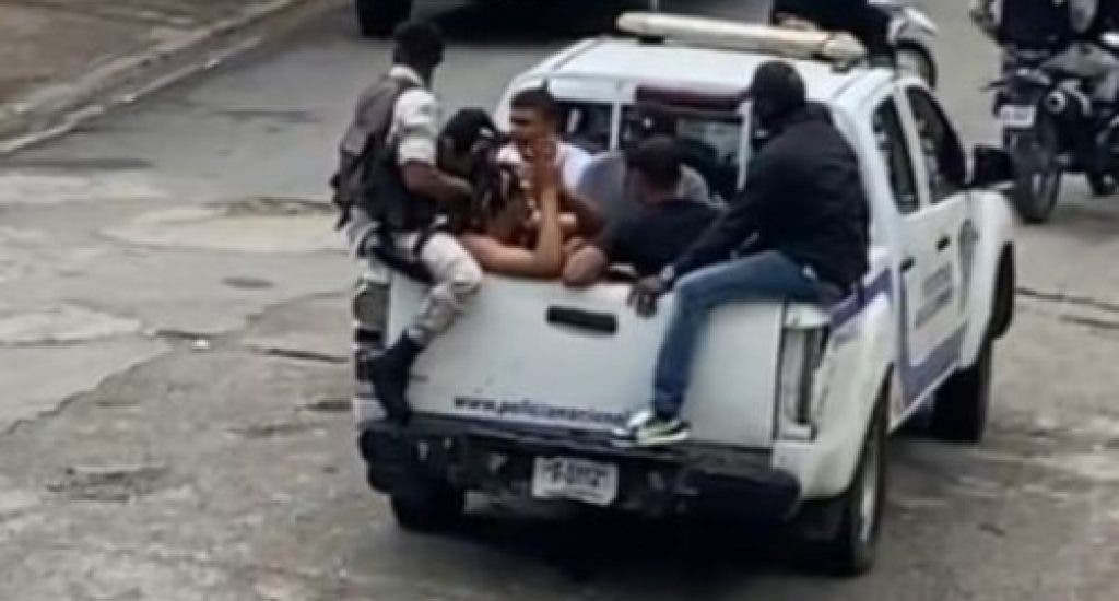 Apresan varios jóvenes tras desafiar Policía en video que circula en redes sociales