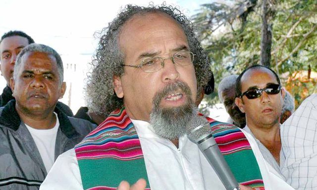 Padre Rogelio Cruz oficia misa por preservación Cuevas del Pomier