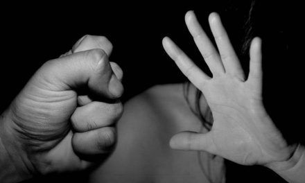 Mujer es agredida por su pareja sentimental; PN activa búsqueda de su verdugo