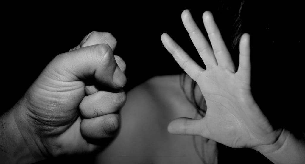Mujer es agredida por su pareja sentimental; PN activa búsqueda de su verdugo