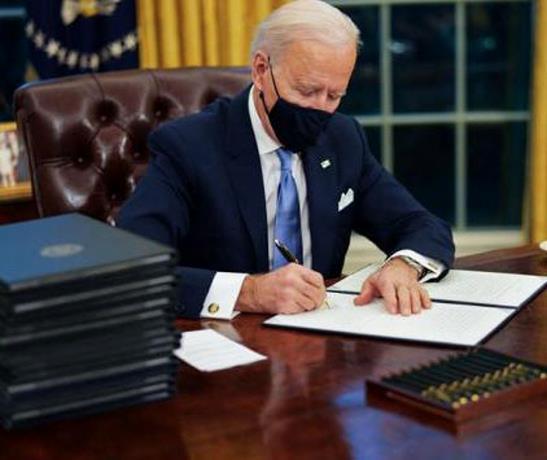 Biden propone un billonario plan económico para ganarle el pulso a China