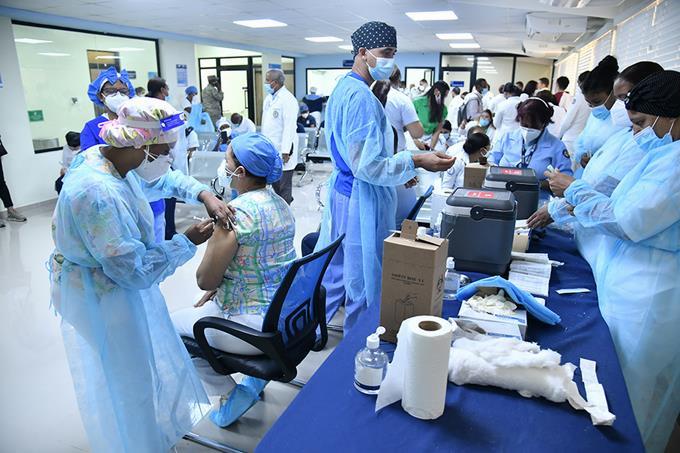 22 Centros de vacunación funcionaran durante Viernes Santo en SDE