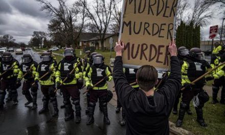 Renuncia policía que mató a hombre negro en Minnesota