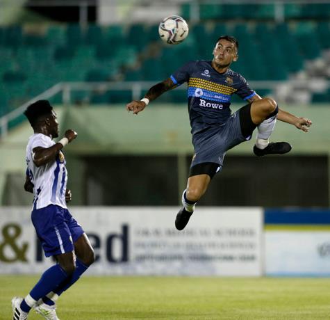 Universidad O&M derrota al Atlético Pantoja dos goles por uno