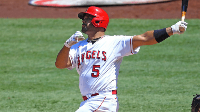 Albert Pujols dispara su jonrón número 667 de su carrera
