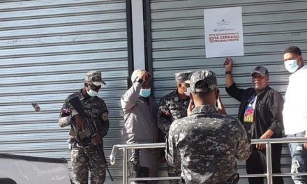 Autoridades cierran drink donde mujer resultó herida de bala en Barahona