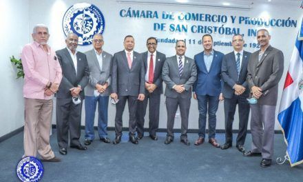 En San Cristóbal: Cámara de Comercio develiza fotografía de su expresidente Emmanuel Dionicio