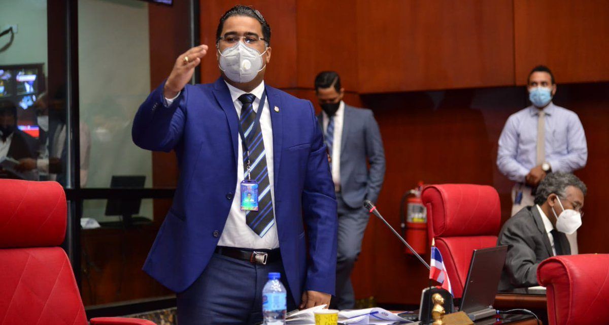Senador somete proyecto de ley para que dominicanos traigan vehículos de 10 años de fabricación