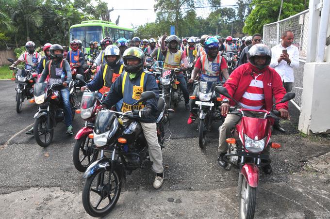 A partir junio van los chalecos numerados para motociclistas