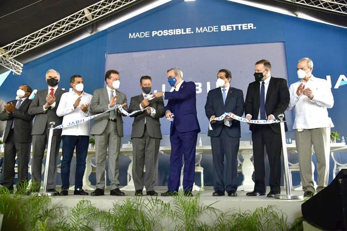 Abinader muestra pruebas PCR fabricadas en el país