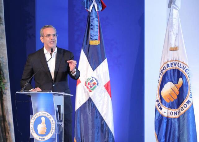 Abinader rinde informe ante la Comisión Política del PRM