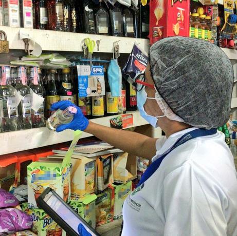 Cada día se intoxican 13 con ron adulterado