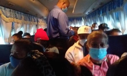 Choferes abusan de usuarios, pasajes caros y como “sardina en lata”