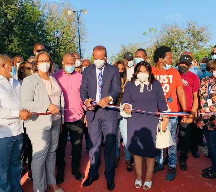 Alcalde San Cristóbal José Montás entrega 13 obras