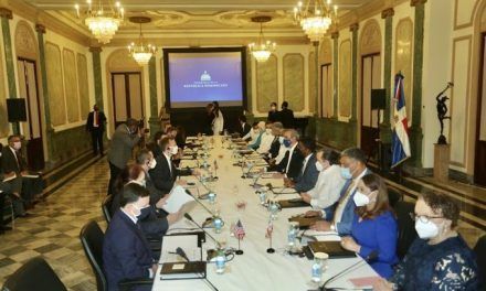 Gobierno se comprometió con EEUU a aprobar leyes de compras públicas, extinción de dominio y trata de personas