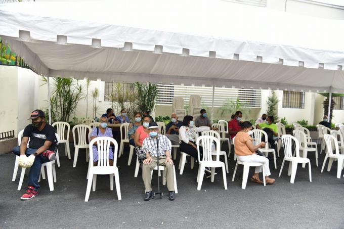 Las personas con 65 años o más pueden acudir a vacunarse contra el Covid