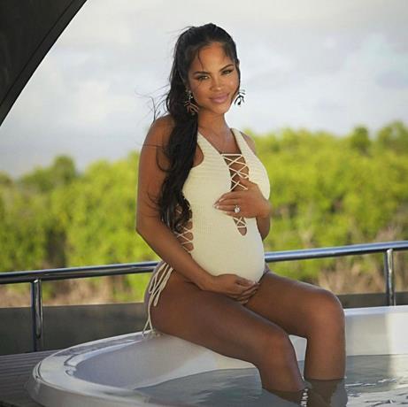 Natti Natasha revelará el sexo de su bebé en un “Instagram live” este sábado
