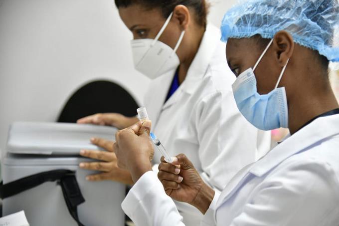 Se llenan camas UCI en clínicas privadas