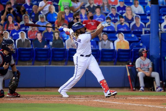 Vlady Jr. dispara tres jonrones y remolca siete vueltas