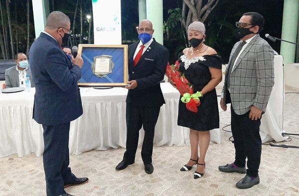 Sociedad Dominicana de Urología reconoce trayectoria del doctor Montás