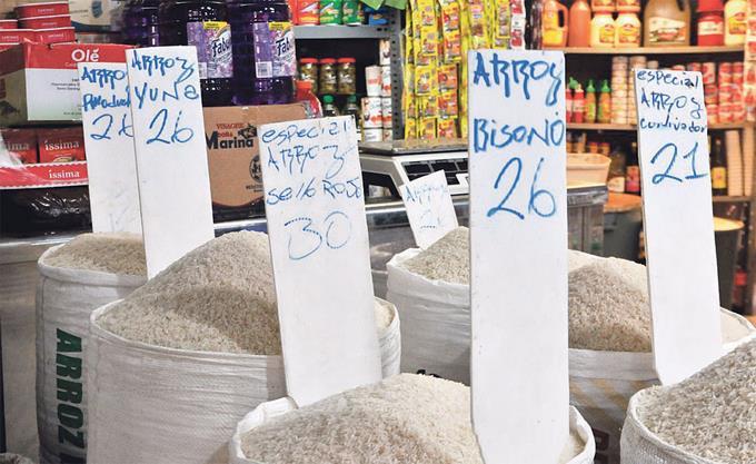 Aguacates, guandules, naranjas y plátanos, entre los alimentos con más alzas en abril