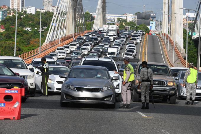 Abinader mantiene el toque de queda hasta el 30 de mayo