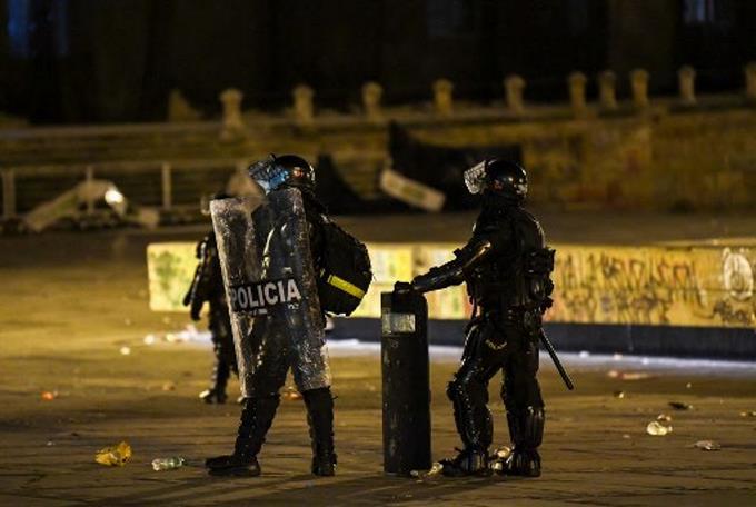 Congresistas de EEUU piden al Gobierno no vender armas a la policía colombiana