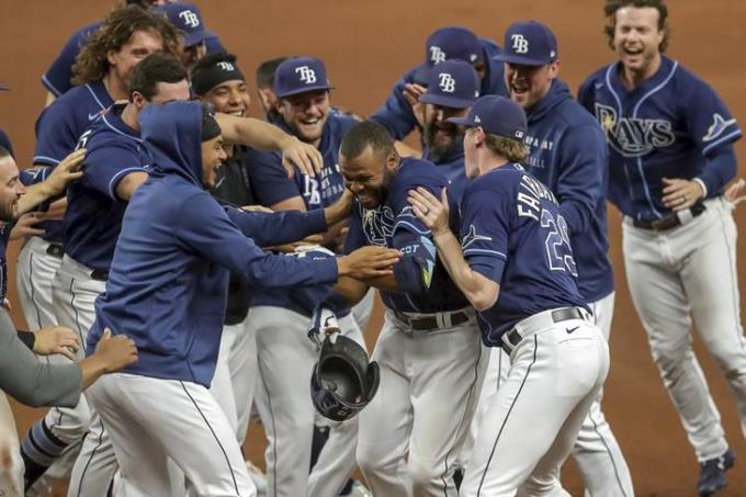 Margot decide para los Rays en diez entradas