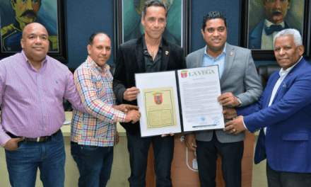 Kelvin Cruz reconoce al renombrado actor vegano Anthony Álvarez