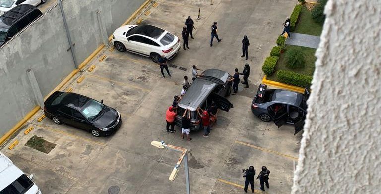 Realizan allanamiento en edificio donde supuestamente residen artistas urbanos