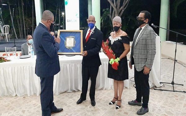 Sociedad Dominicana de Urología reconoce trayectoria del doctor Montás