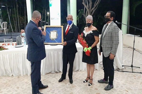 Sociedad Dominicana de Urología reconoce trayectoria del doctor Montás