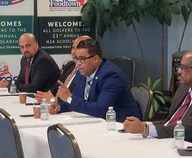 Senador Franklin Rodríguez presenta aguacate de San Cristóbal a Asociación de Supermercados de EEUU